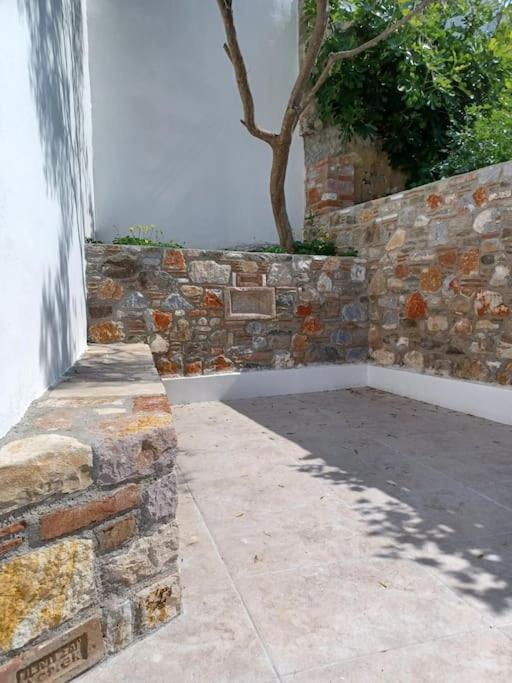 Petite Suite With Backyard. Mytilene Luaran gambar